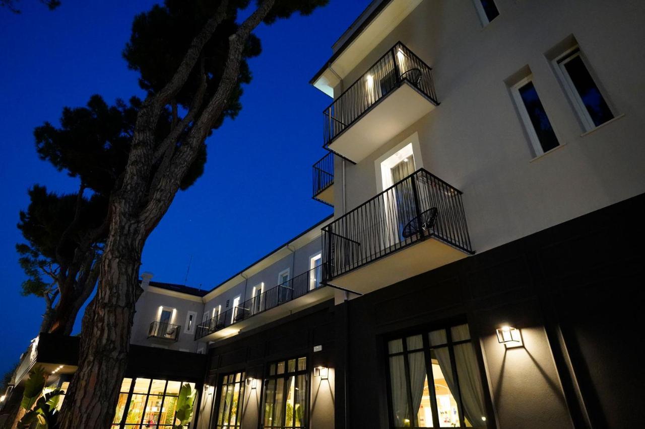 Hotel Vagabond Riccione Exterior foto